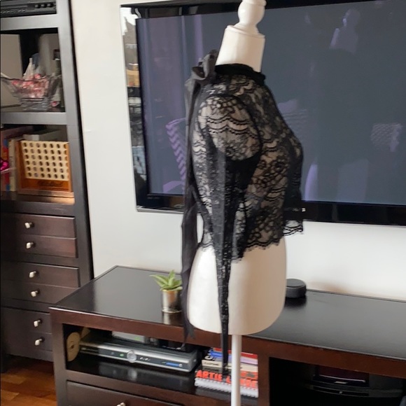 Lace blouse size s bow tie on back very soft - Picture 5 of 5